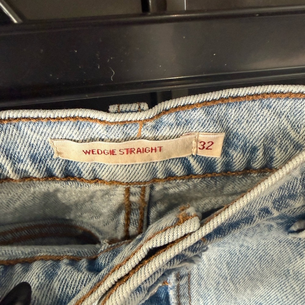 Levis Premium Jeans Womens Size 32x26 Light Stone Wash Wedgie Straight Fit - Picture 4 of 12
